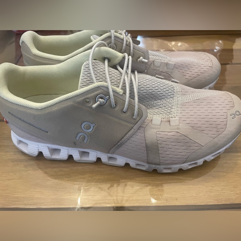 ON Cloud Sand Pearl Shoes size 7.5